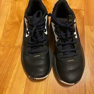 Under Armour Black and White Athletic Shoes Size 5Y